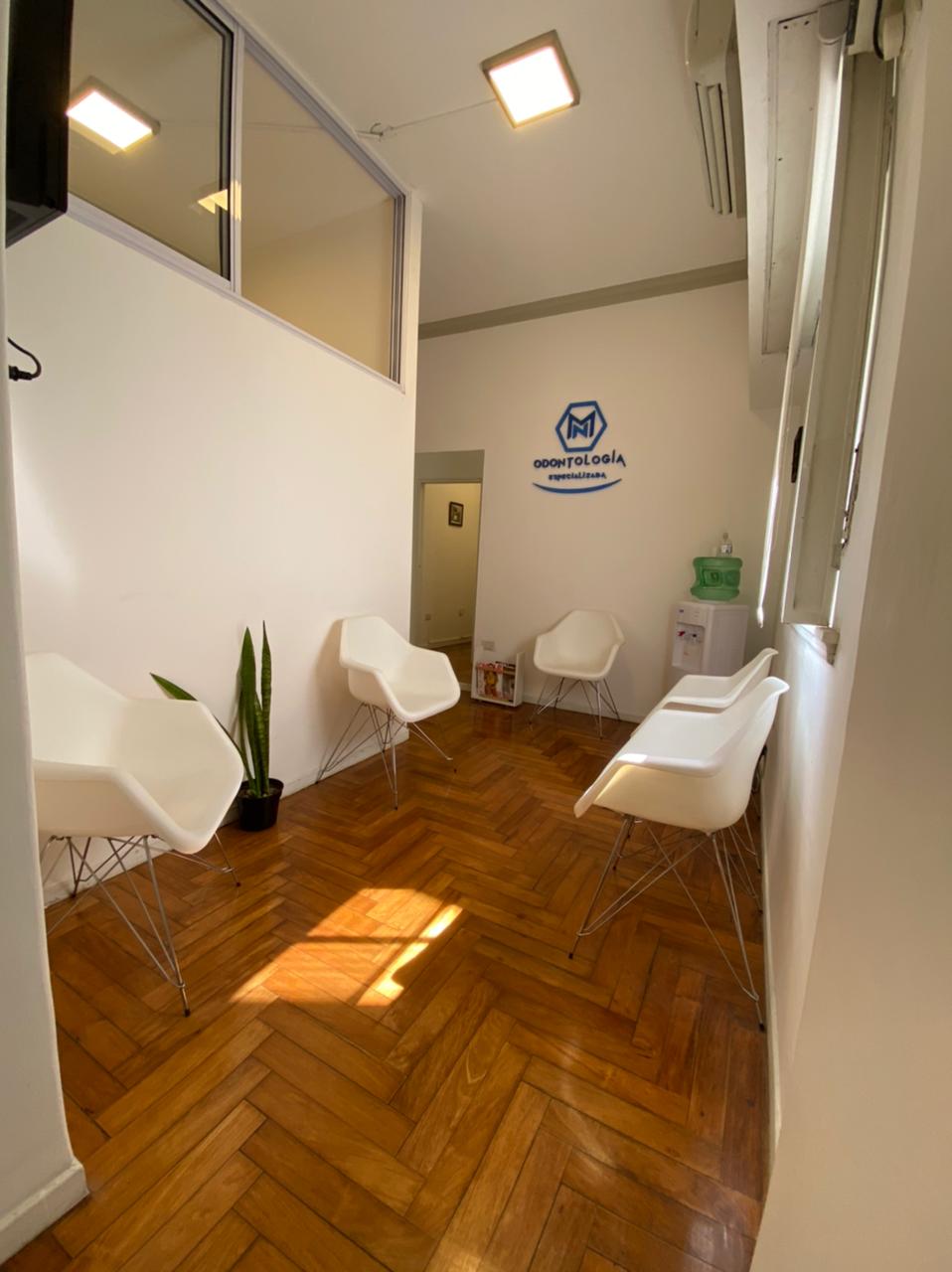 Consultorio dental luminoso y moderno en Flores
